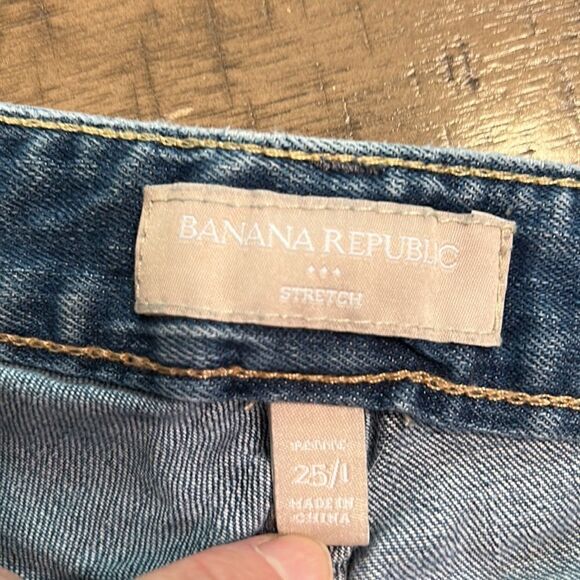(3/$15)Banana Republic low rise denim capris size 1 petite or 25 petite. Stretch - Picture 4 of 11